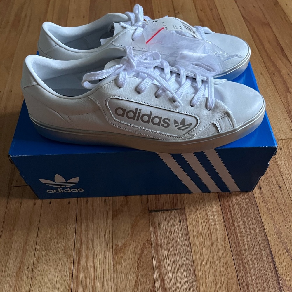 BNIB Women’s Adidas Sleek, Sz 9